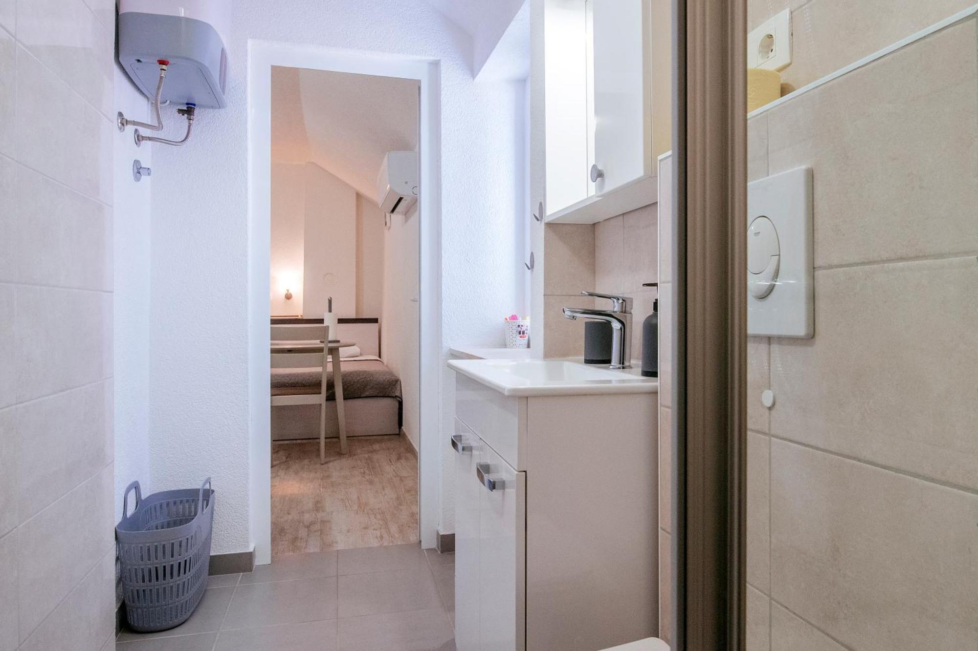 Ema House Apartment *