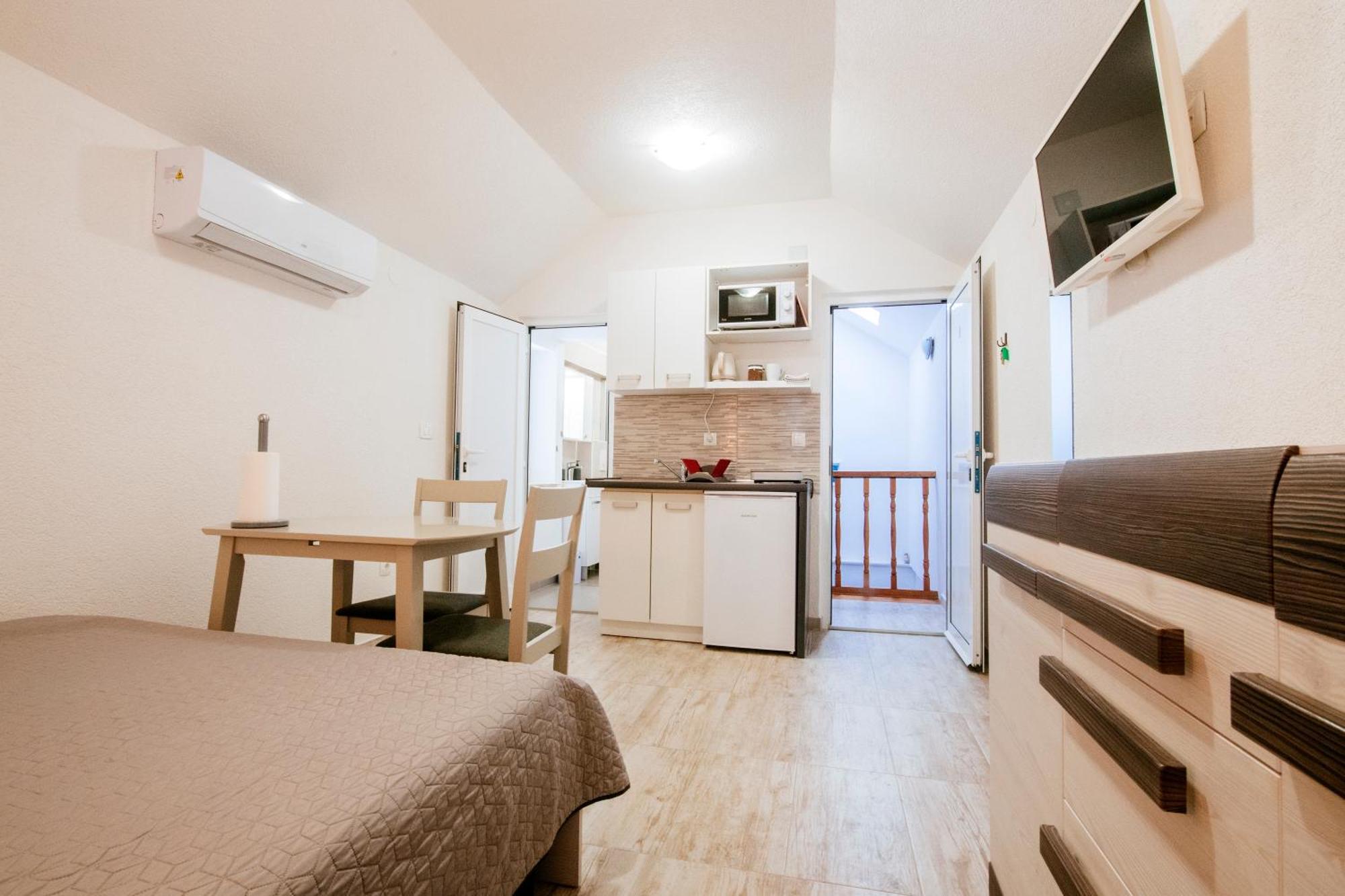 Apartament Ema House